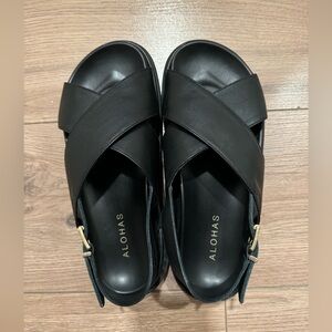 Alohas black criss cross sandals
